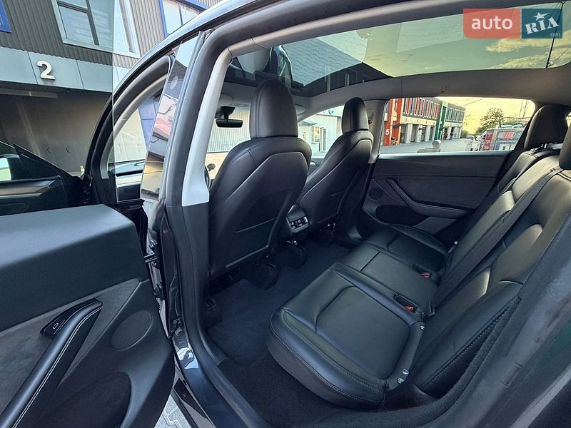 Внедорожник / Кроссовер Tesla Model Y 2024 в Тернополе