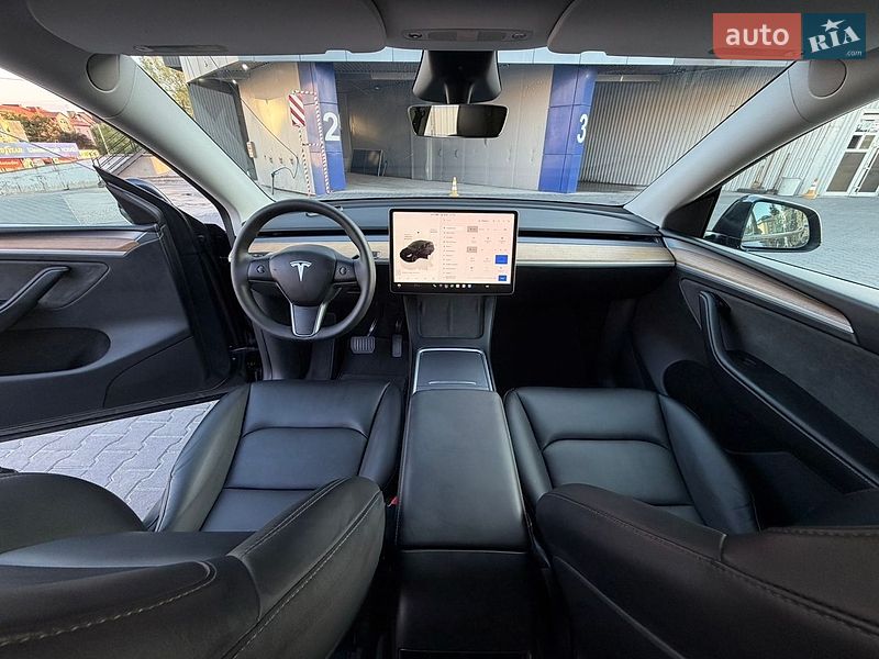 Внедорожник / Кроссовер Tesla Model Y 2024 в Тернополе