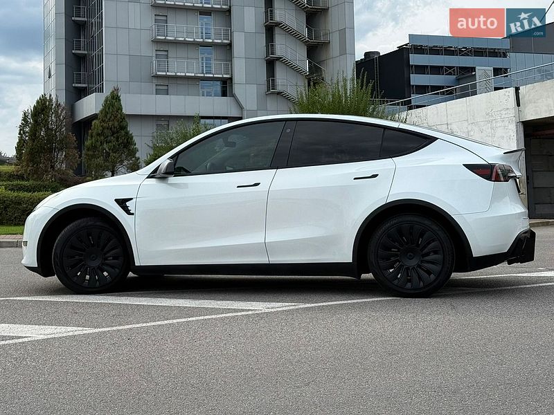 Внедорожник / Кроссовер Tesla Model Y 2021 в Киеве