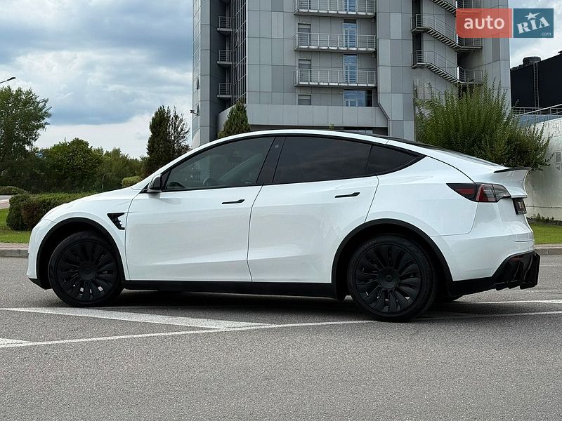 Внедорожник / Кроссовер Tesla Model Y 2021 в Киеве
