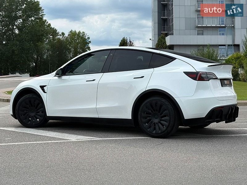 Внедорожник / Кроссовер Tesla Model Y 2021 в Киеве