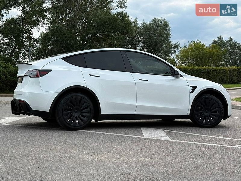 Внедорожник / Кроссовер Tesla Model Y 2021 в Киеве