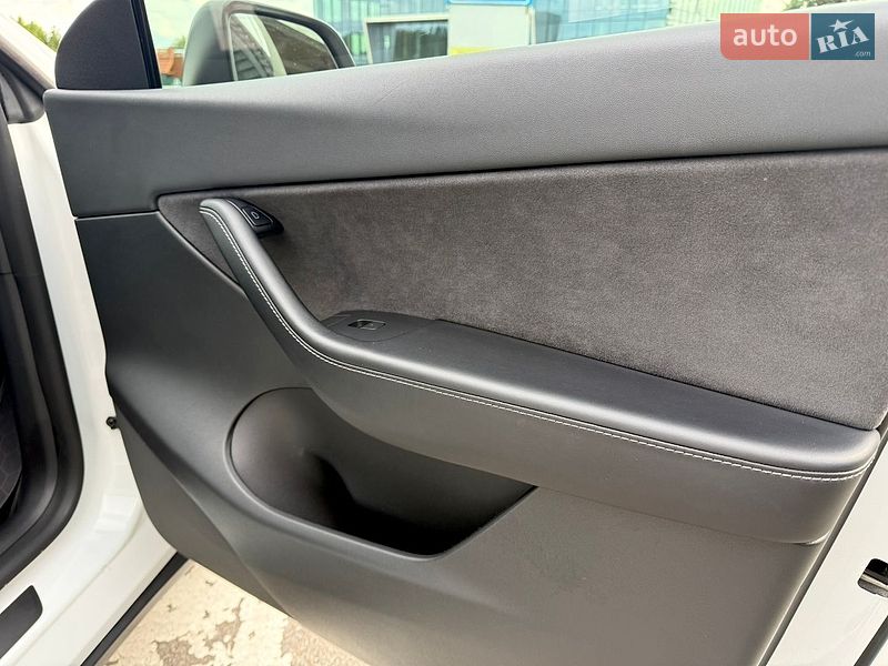 Позашляховик / Кросовер Tesla Model Y 2021 в Києві