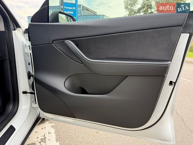 Внедорожник / Кроссовер Tesla Model Y 2021 в Киеве