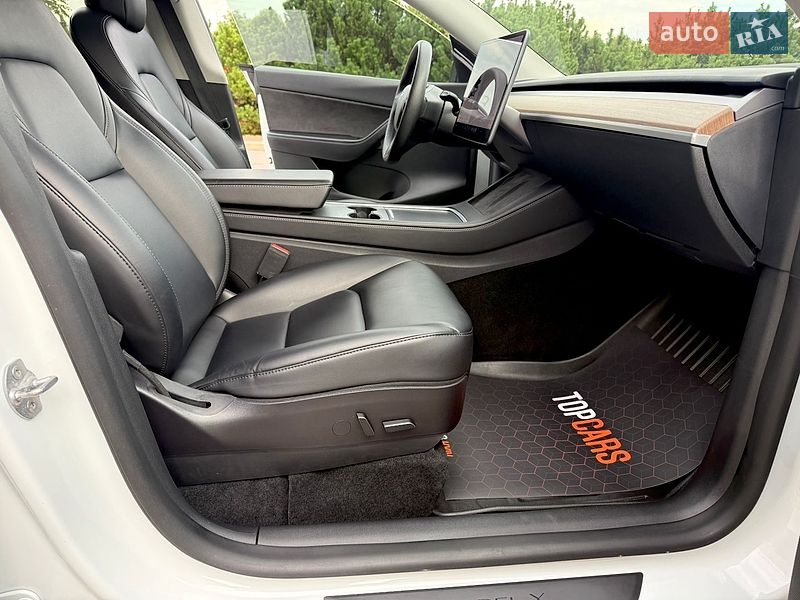 Внедорожник / Кроссовер Tesla Model Y 2021 в Киеве