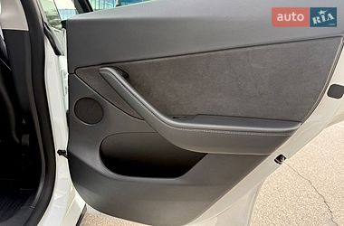 Внедорожник / Кроссовер Tesla Model Y 2021 в Киеве