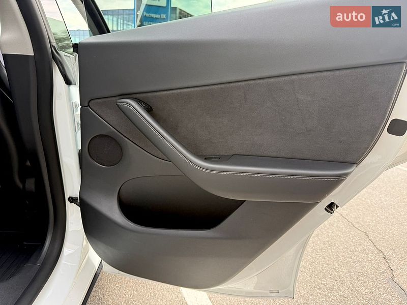 Внедорожник / Кроссовер Tesla Model Y 2021 в Киеве