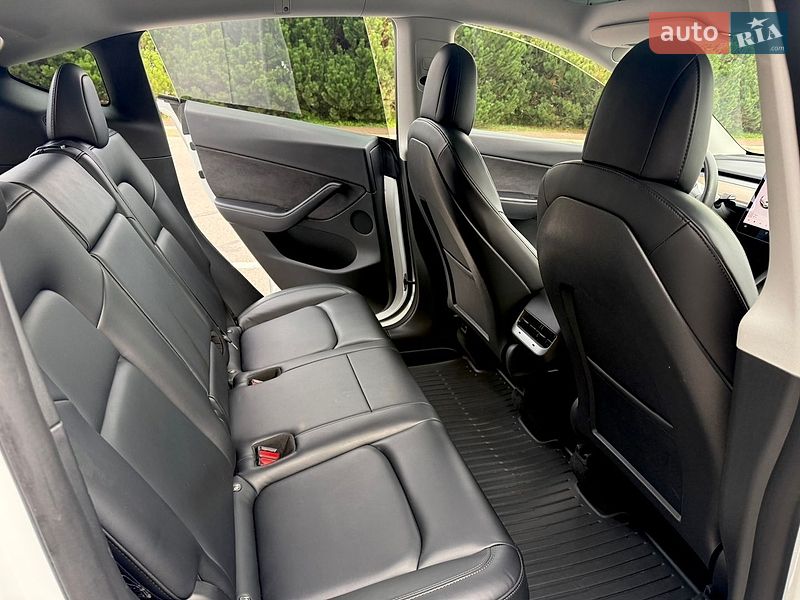 Внедорожник / Кроссовер Tesla Model Y 2021 в Киеве