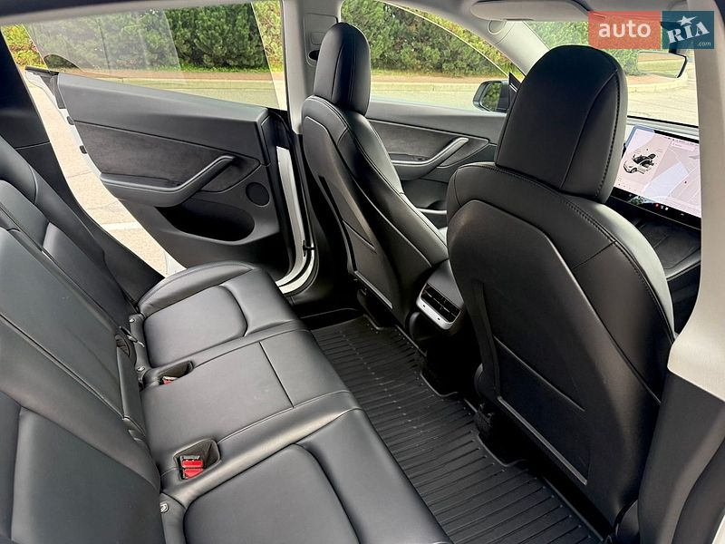 Внедорожник / Кроссовер Tesla Model Y 2021 в Киеве