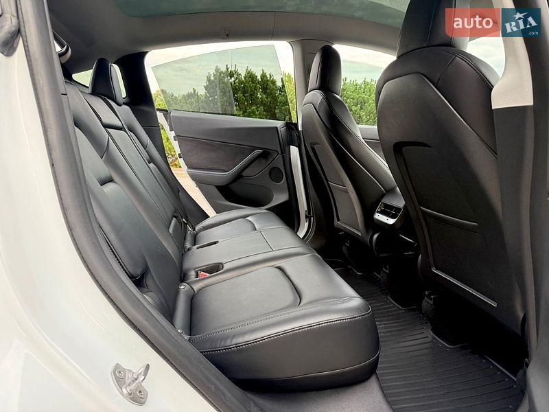 Внедорожник / Кроссовер Tesla Model Y 2021 в Киеве