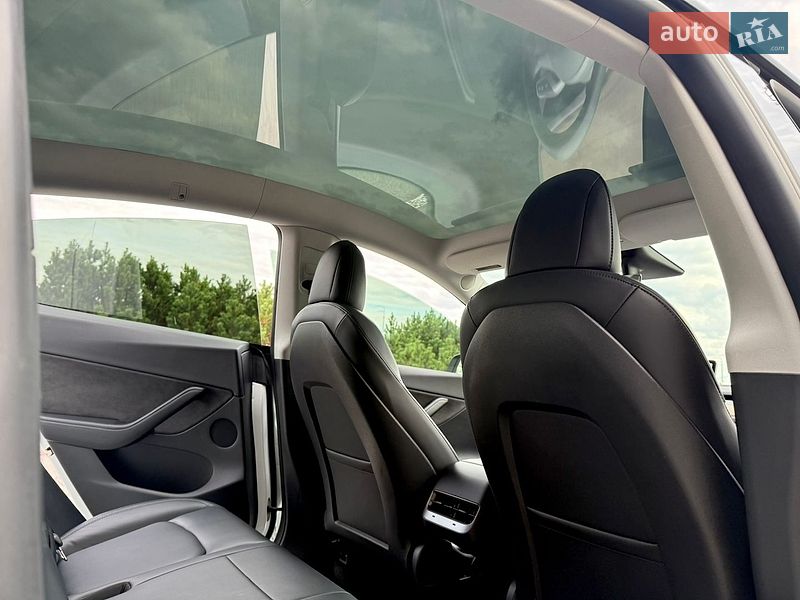 Внедорожник / Кроссовер Tesla Model Y 2021 в Киеве