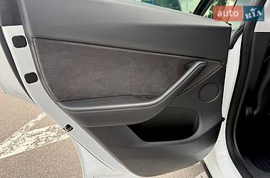 Внедорожник / Кроссовер Tesla Model Y 2021 в Киеве