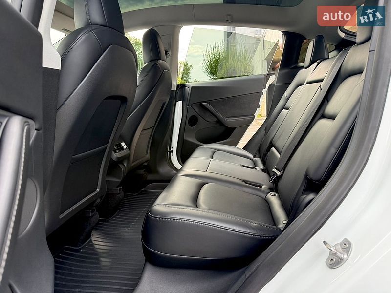 Внедорожник / Кроссовер Tesla Model Y 2021 в Киеве