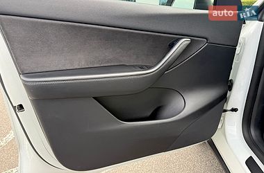 Внедорожник / Кроссовер Tesla Model Y 2021 в Киеве