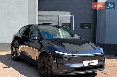 Внедорожник / Кроссовер Tesla Model Y 2025 в Киеве