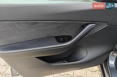 Внедорожник / Кроссовер Tesla Model Y 2021 в Киеве
