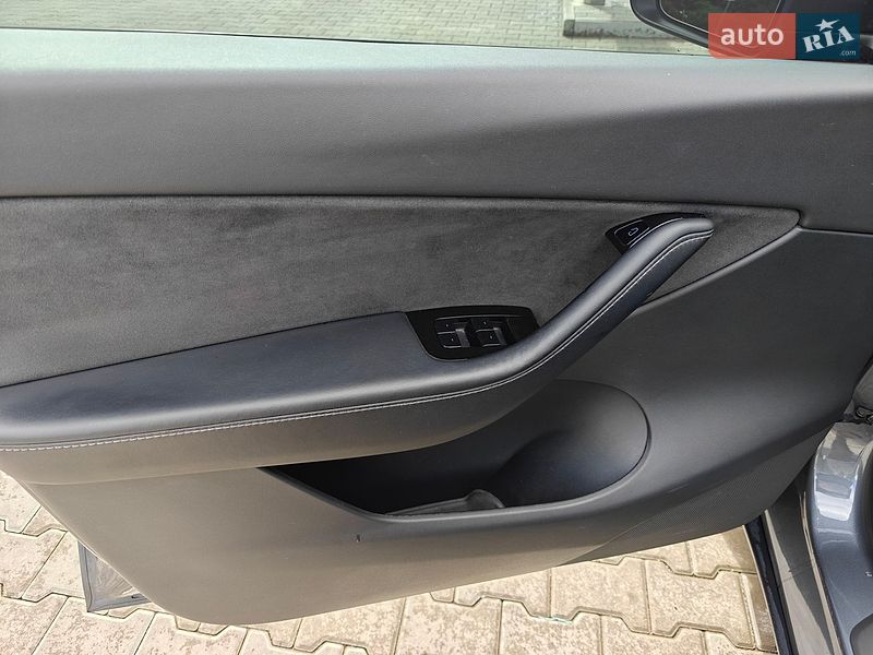 Внедорожник / Кроссовер Tesla Model Y 2021 в Киеве