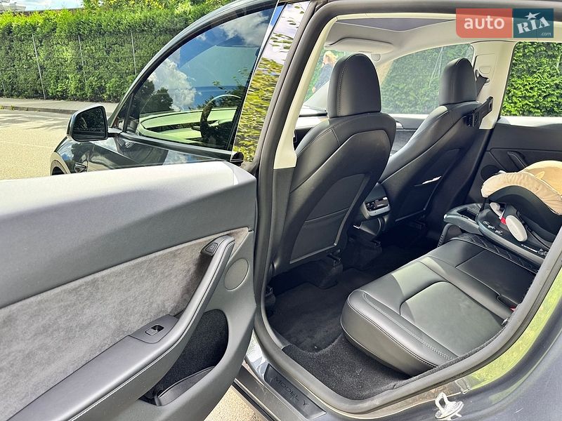 Позашляховик / Кросовер Tesla Model Y 2023 в Києві