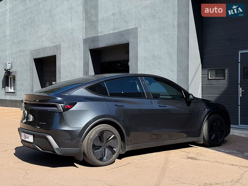 Внедорожник / Кроссовер Tesla Model Y 2025 в Киеве