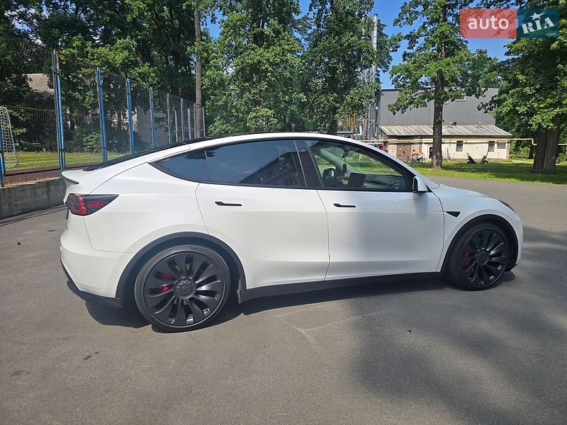 Позашляховик / Кросовер Tesla Model Y 2022 в Києві