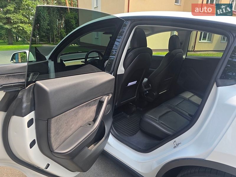 Позашляховик / Кросовер Tesla Model Y 2022 в Києві