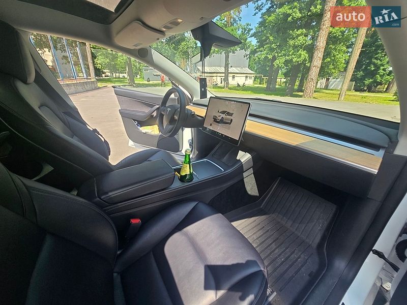 Внедорожник / Кроссовер Tesla Model Y 2022 в Киеве