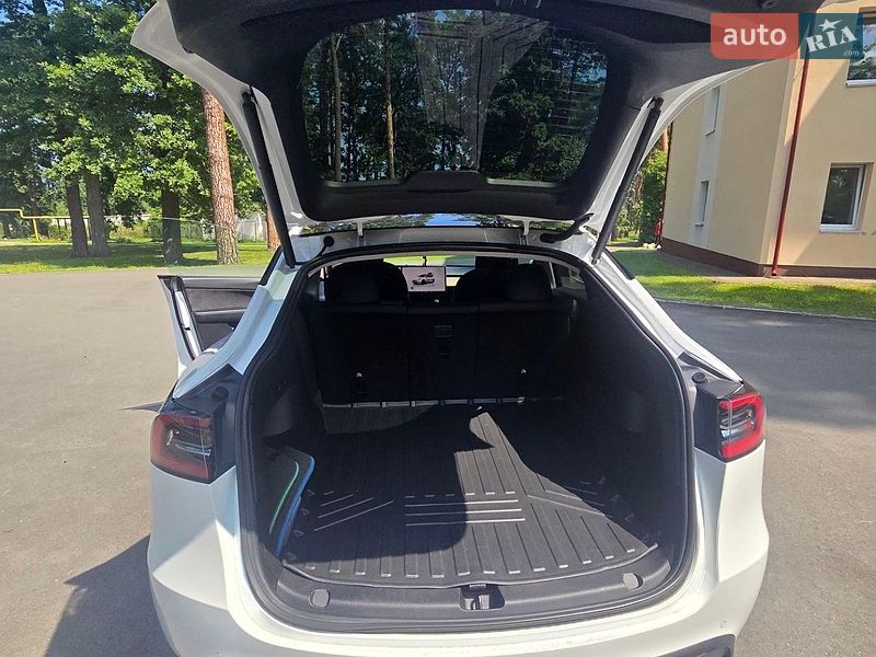 Внедорожник / Кроссовер Tesla Model Y 2022 в Киеве