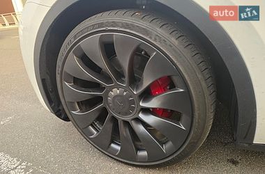 Внедорожник / Кроссовер Tesla Model Y 2022 в Киеве