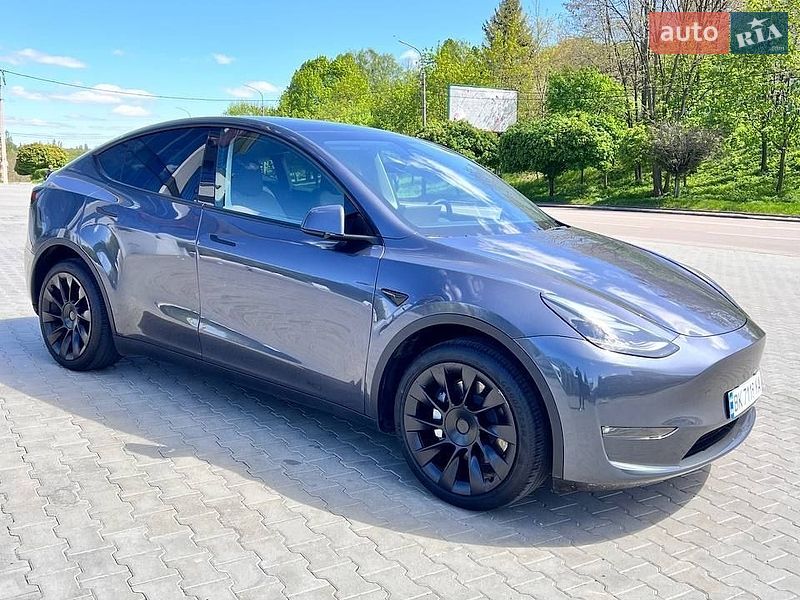 Tesla Model Y 2023