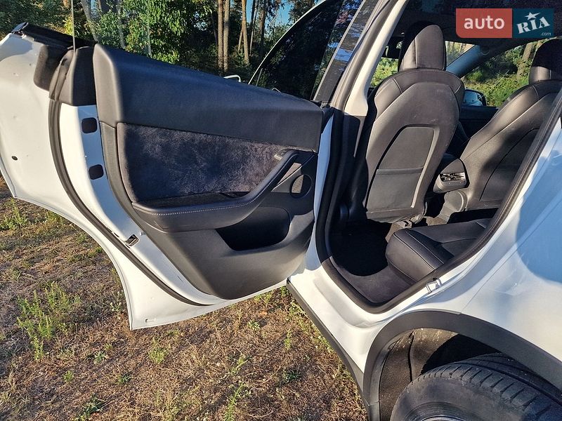 Позашляховик / Кросовер Tesla Model Y 2022 в Черкасах