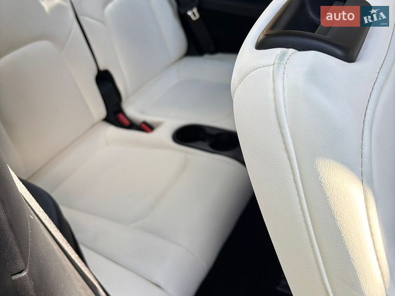 Позашляховик / Кросовер Tesla Model Y 2021 в Дніпрі