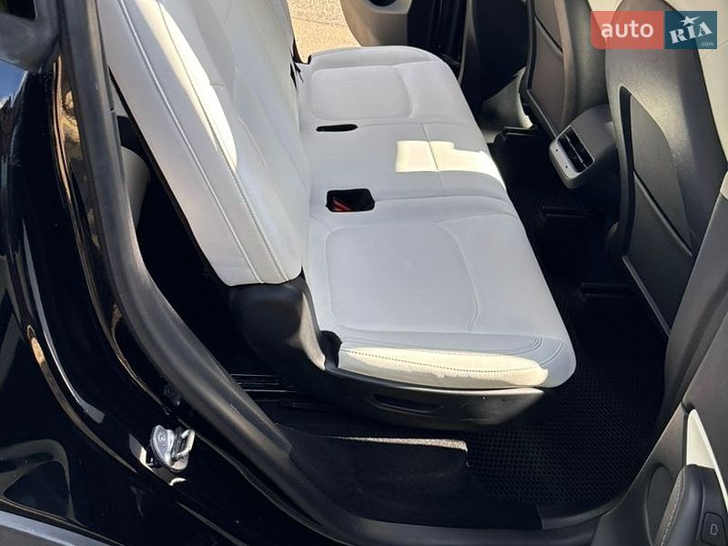 Позашляховик / Кросовер Tesla Model Y 2021 в Дніпрі