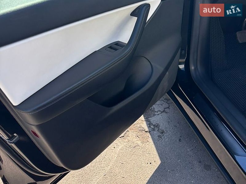Позашляховик / Кросовер Tesla Model Y 2021 в Дніпрі