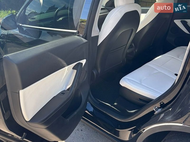 Позашляховик / Кросовер Tesla Model Y 2021 в Дніпрі