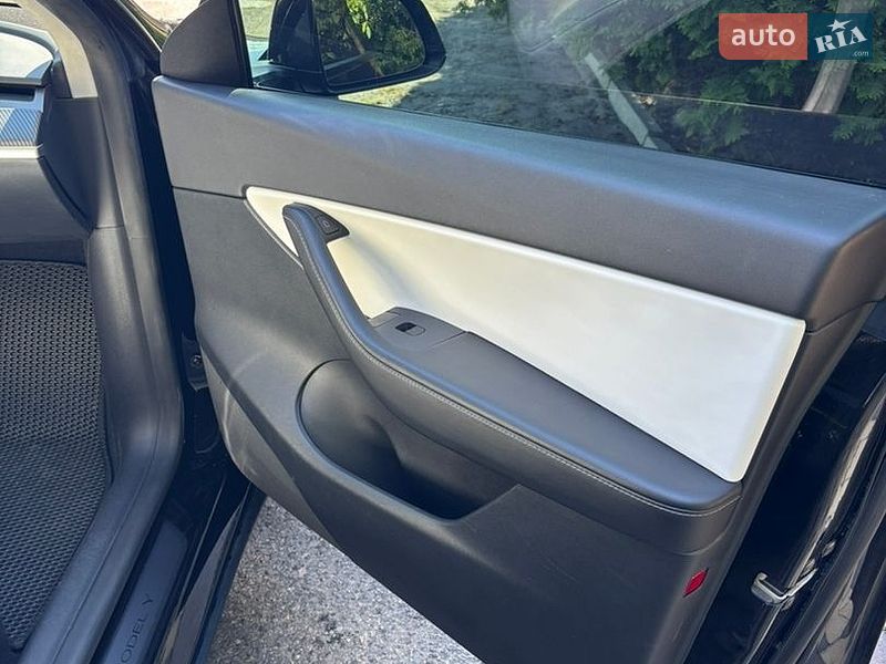 Позашляховик / Кросовер Tesla Model Y 2021 в Дніпрі