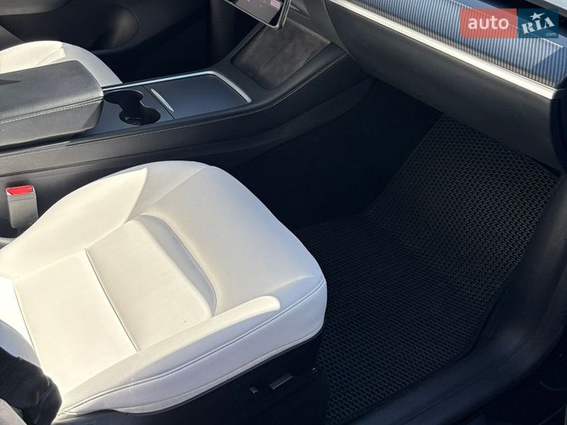 Позашляховик / Кросовер Tesla Model Y 2021 в Дніпрі