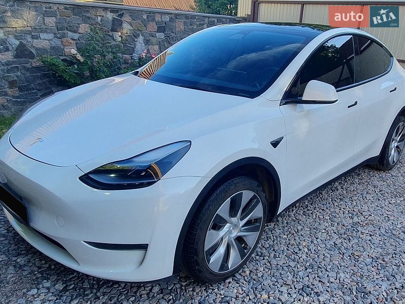 Tesla Model Y 2023
