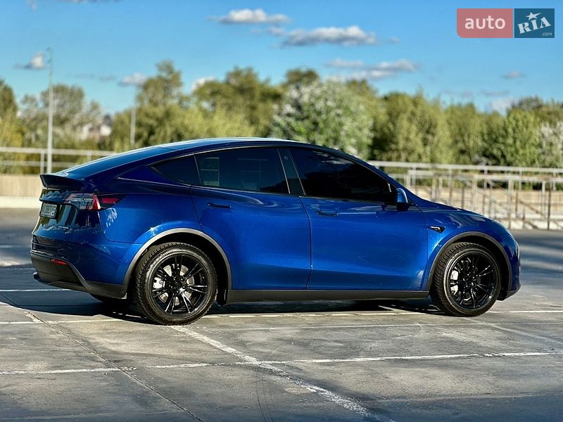 Внедорожник / Кроссовер Tesla Model Y 2021 в Киеве