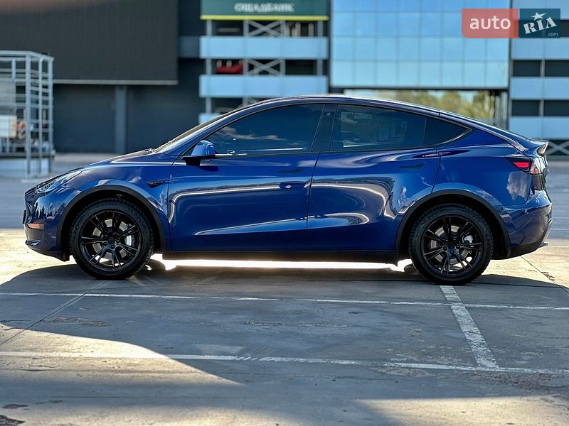Внедорожник / Кроссовер Tesla Model Y 2021 в Киеве