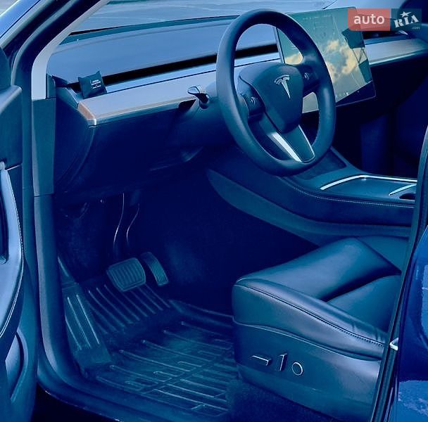 Внедорожник / Кроссовер Tesla Model Y 2021 в Киеве