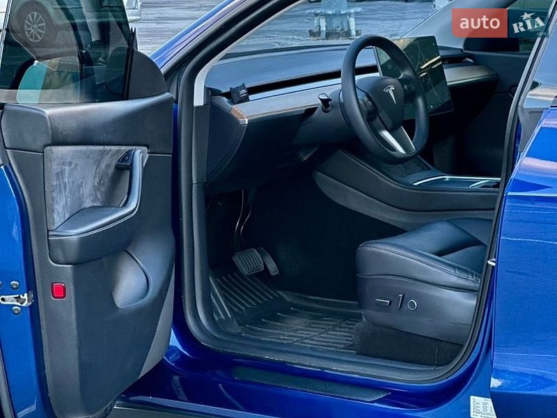 Внедорожник / Кроссовер Tesla Model Y 2021 в Киеве