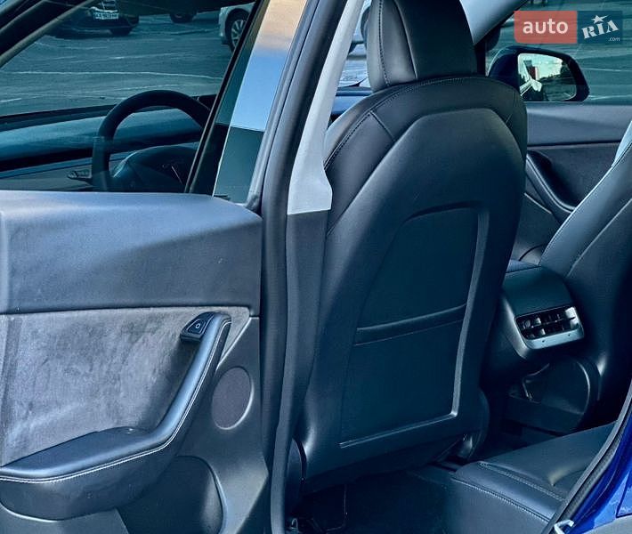 Внедорожник / Кроссовер Tesla Model Y 2021 в Киеве