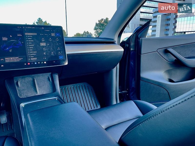 Внедорожник / Кроссовер Tesla Model Y 2021 в Киеве