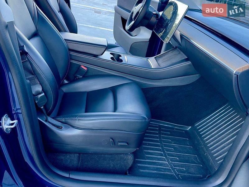 Внедорожник / Кроссовер Tesla Model Y 2021 в Киеве