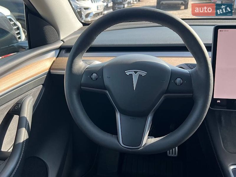 Позашляховик / Кросовер Tesla Model Y 2023 в Полтаві