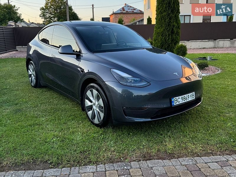 Tesla Model Y 2023