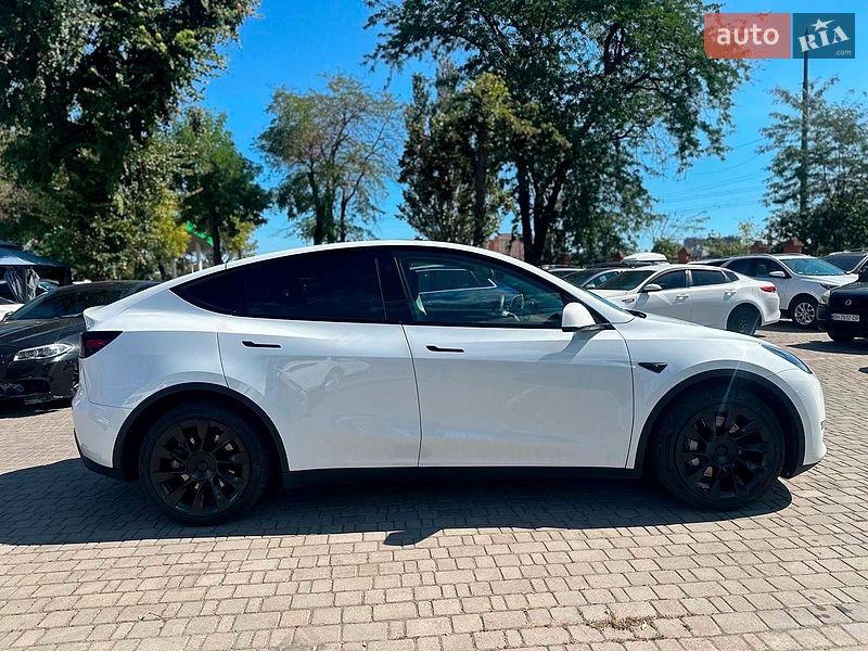 Позашляховик / Кросовер Tesla Model Y 2024 в Одесі