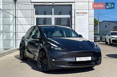 Позашляховик / Кросовер Tesla Model Y 2024 в Чернівцях