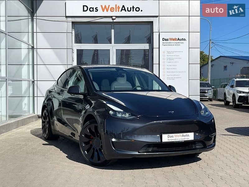 Tesla Model Y 2024