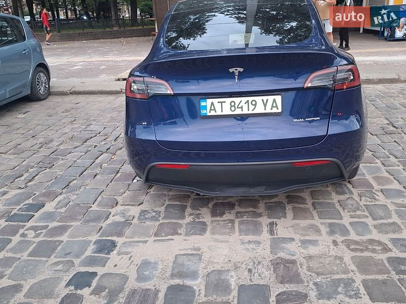 Позашляховик / Кросовер Tesla Model Y 2023 в Івано-Франківську